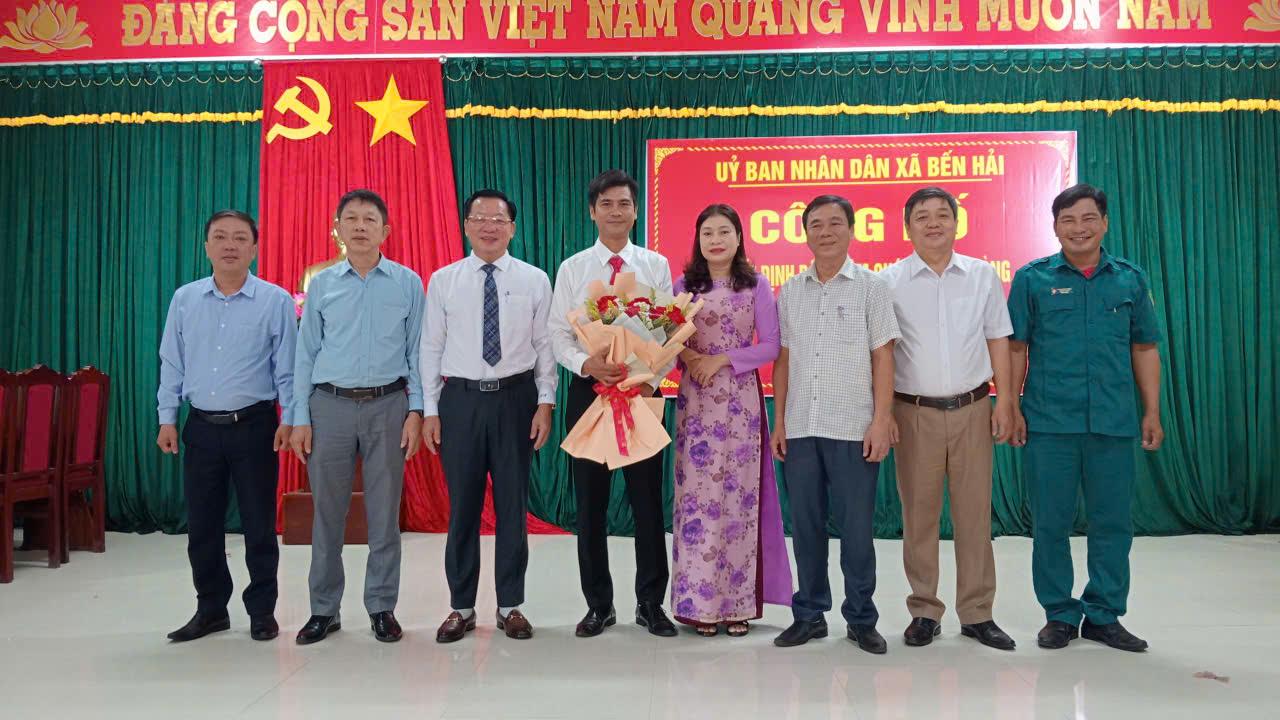 Sáng ngày 21/10/2025, UBND xã tổ chức lễ công bố quyết định của Chủ tịch UBND xã bổ nhiệm chức vụ...